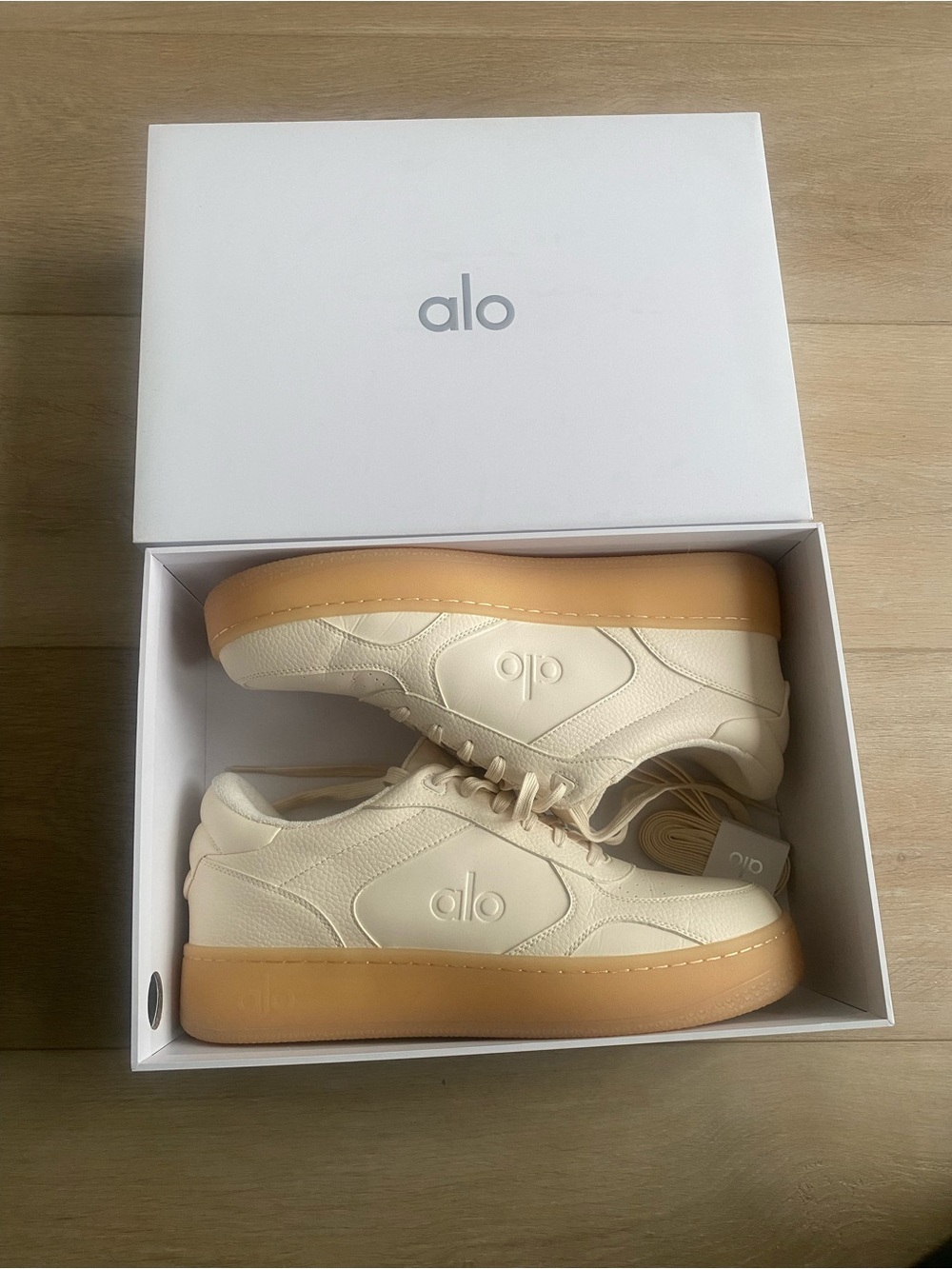 ALO Recovery Mode Sneaker - Cream
